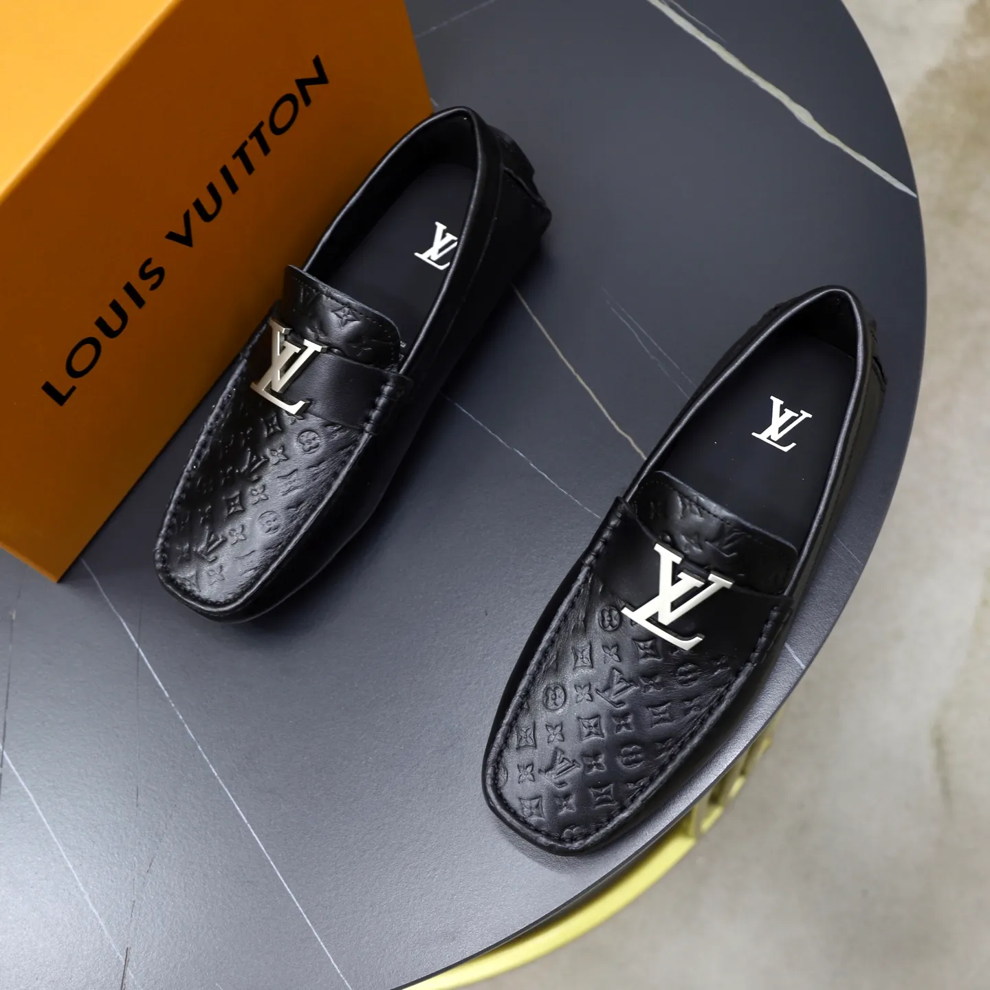 Ex-factory price: 480💰【LV】Louis Vuitton ⚠️High-end men’s driving and pedal series ⚠️38-44 (customized for 45) ⚠️All original cowhide leather! Thick and soft! Made entirely of calfskin lining! Rubber sheet anti-slip beanie sole! Three-dimensional package technology! Fashionable and classic! Handicrafts! Original high quality! Feel free to compare!